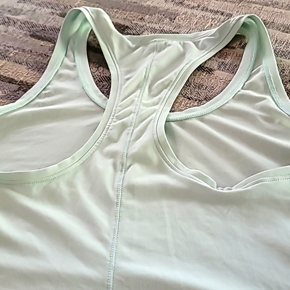 Workout top - Picture 4 of 4